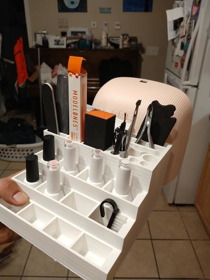 Archivo STL gratis Soporte de esmalte de uñas 🏠・Objeto imprimible en 3D